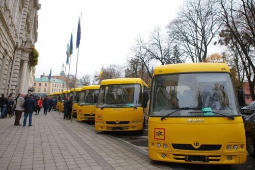Львівщина продовжує отримувати шкільні автобуси українського виробництва