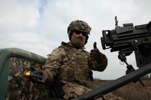 Бійці Маріупольської бригади ЗСУ встановили на пікап 40-мм автоматичний гранатомет. Що з того вийшло?