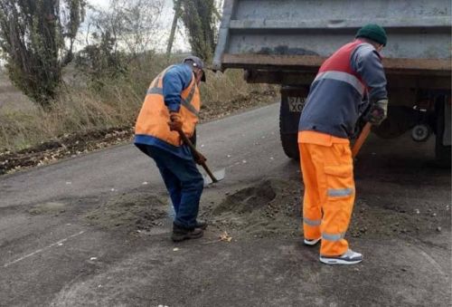На деокупованій Херсонщині почали ремонтувати дороги - дорог