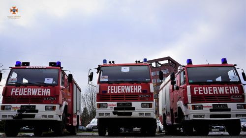 Австрійські рятувальники передали до Закарпаття три пожежні автомобіля Steyr