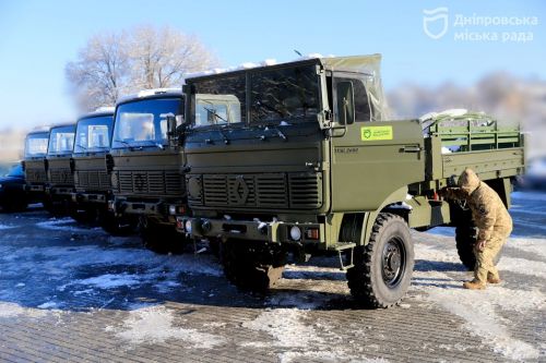 Дніпро передав в армію 16 одиниць автотехніки та законтрактував ще 80 вантажівок - Дніпро