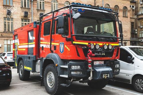Рятувальники Києва отримали новий пожежний автомобіль на шасі MAN