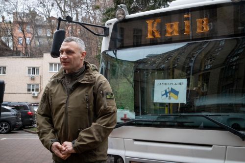 Київ отримав від фінського міста Тампере три пасажирських автобуси - автобус