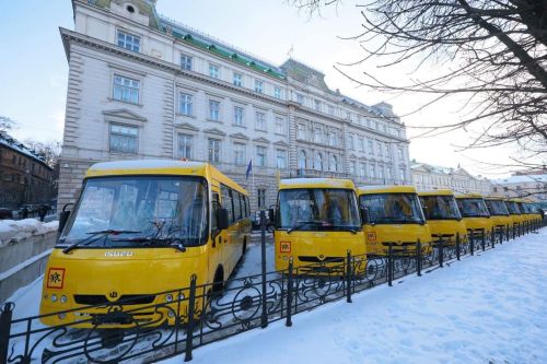 Львівщина знову отримала партію нових шкільних автобусів