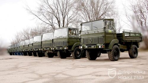 Місто Дніпро закупило для ЗСУ партію військових вантажівок Renault 4x4 - Renault