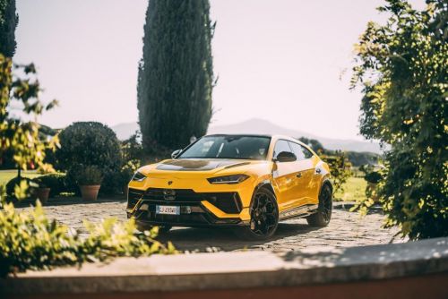  Lamborghini Urus     