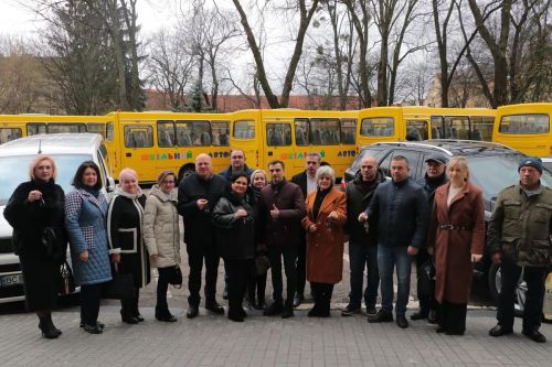 Львівщина отримала чергову партію нових шкільних автобусів Ataman