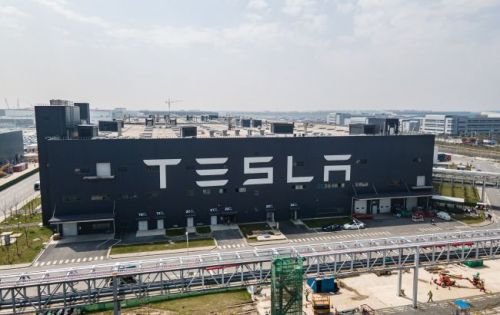 Tesla     䳿