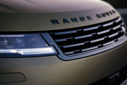 Jaguar Land Rover змінила назву та логотип і таки залишила бренд Land Rover