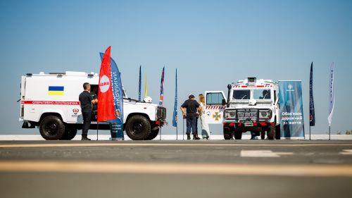     2  Land Rover Defender - Land Rover