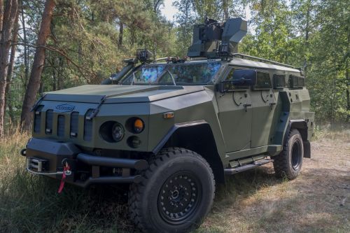 Українська компанія представила 10-місну версію бронеавтомобіля "Новатор" - Новатор