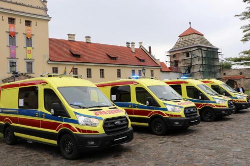 Польща передала автомобілі швидкої допомоги для 4 областей України