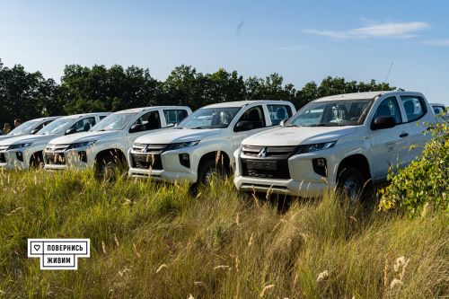 Укрнафта закупила 20 нових пікапів Mitsubishi L200 для українських воїнів