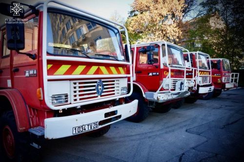 Одеські рятувальники отримали пожежні машини від благодійного фонду