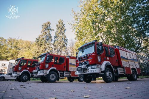 Київські рятувальники отримали три пожежні авто від Лейпцигу