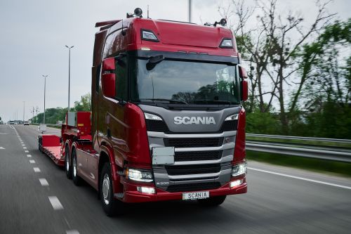 Scania поставила до України незвичний тягач для перевезення важких вантажів