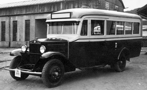 На яких автобусах їздили в українських містах у 20-30-і роках - перший автобус