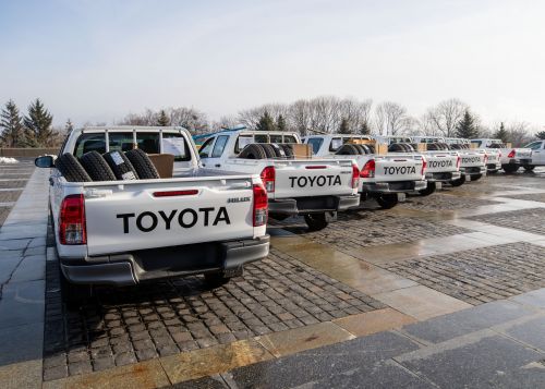    14   Toyota Hilux - Toyota