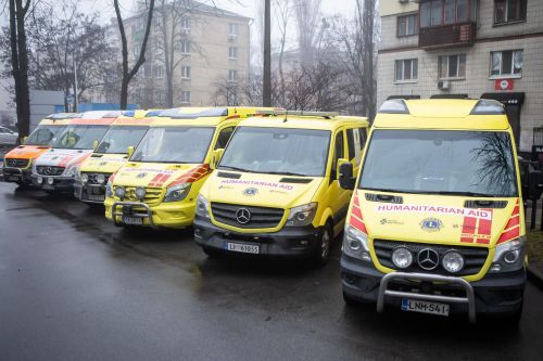 Фінські благодійники передали 6 автівок швидкої допомоги