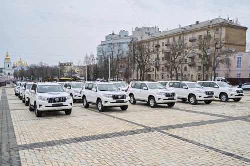Українським прокурорам і поліцейським передали 50 нових Toyota Land Cruiser Prado