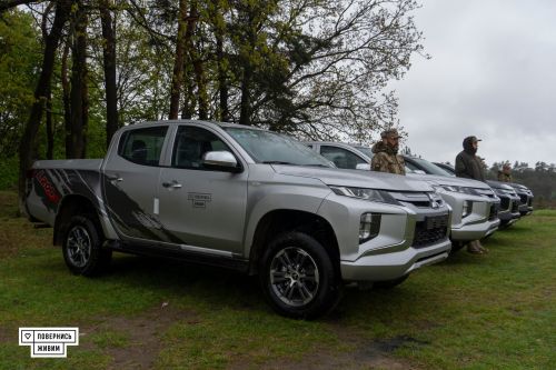     31  Mitsubishi L200  Peugeot Landtrek - Mitsubishi