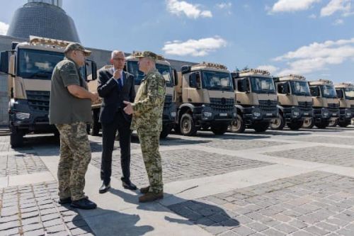   41  Mercedes-Benz Arocs - Mercedes-Benz