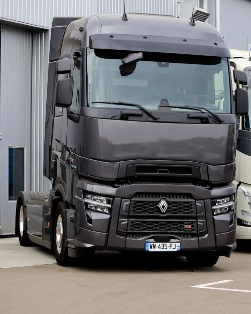 Renault Trucks        - Renault
