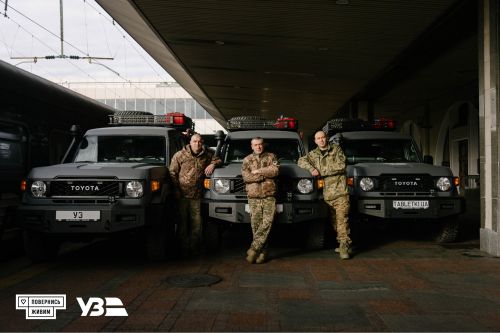 ³  3     Toyota Land Cruiser - Toyota