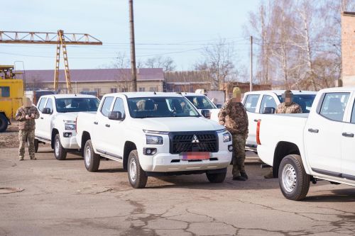      20  Mitsubishi L200