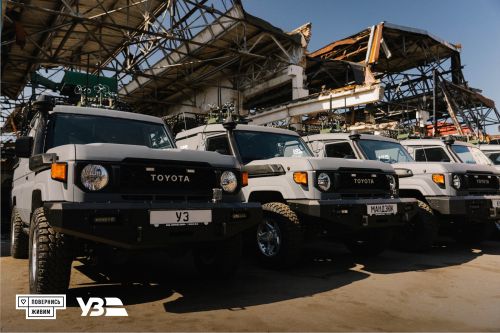 ³   6     Toyota Land Cruiser 79 - Toyota