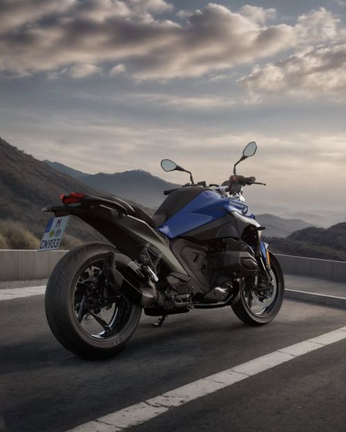      BMW R1300R - BMW