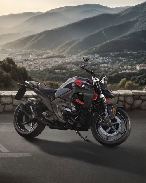      BMW R1300R - BMW