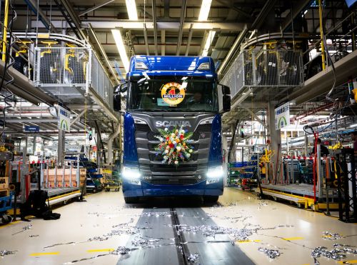 Scania  1 000 000     ͳ
