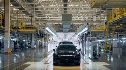 Zeekr ��� ��������� 10 000 ��������� ��� ������