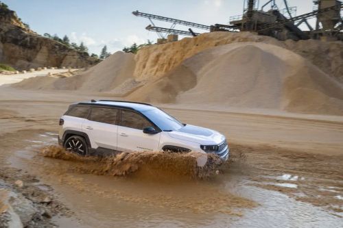 Jeep ����� ������ � ����� ���������� ���� Compass 4xe