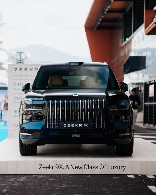 Zeekr ������ ������ � ���������� ���������� � ���������� ��� ����� � ������