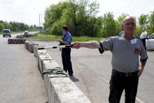 Боевики и ГАИ грабит автомобилистов в Луганской области - мародер