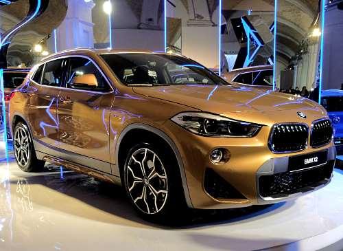   . BMW X2 -     Ukrainian Fashion Week - BMW