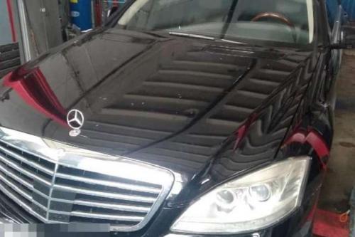 Из автосалона на Столичном шоссе сотрудник похитил новый Mercedes-Benz - угон