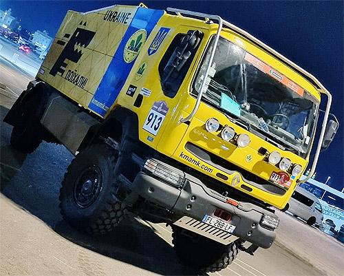 Украинская команда показала грузовик Renault Kerax, на котором будет выступать на Дакаре - Renault Trucks