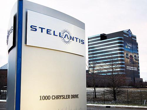 Stellantis призупиняє виробництво в Росії
