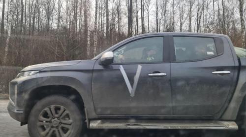 Російські окупанти вивозять із Білорусі викрадені в Україні машини 