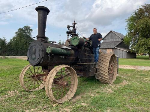 У Литві знайшли трактор, якому 124 роки і він досі на ходу