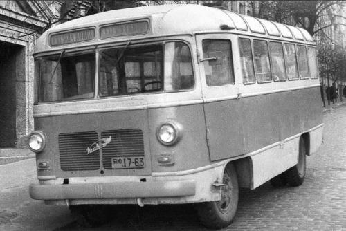 У Києві 60 років тому планували виготовляти автобуси і навіть зробили експериментальні зразки