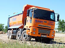    Ford Cargo.   