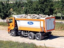    Ford Cargo.   