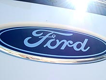    Ford Cargo.   