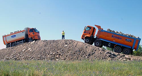    Ford Cargo.   