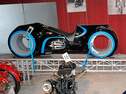 Обзор нешуточных автомобилей с улыбкой
