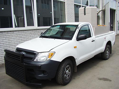     Toyota HiLux   - 